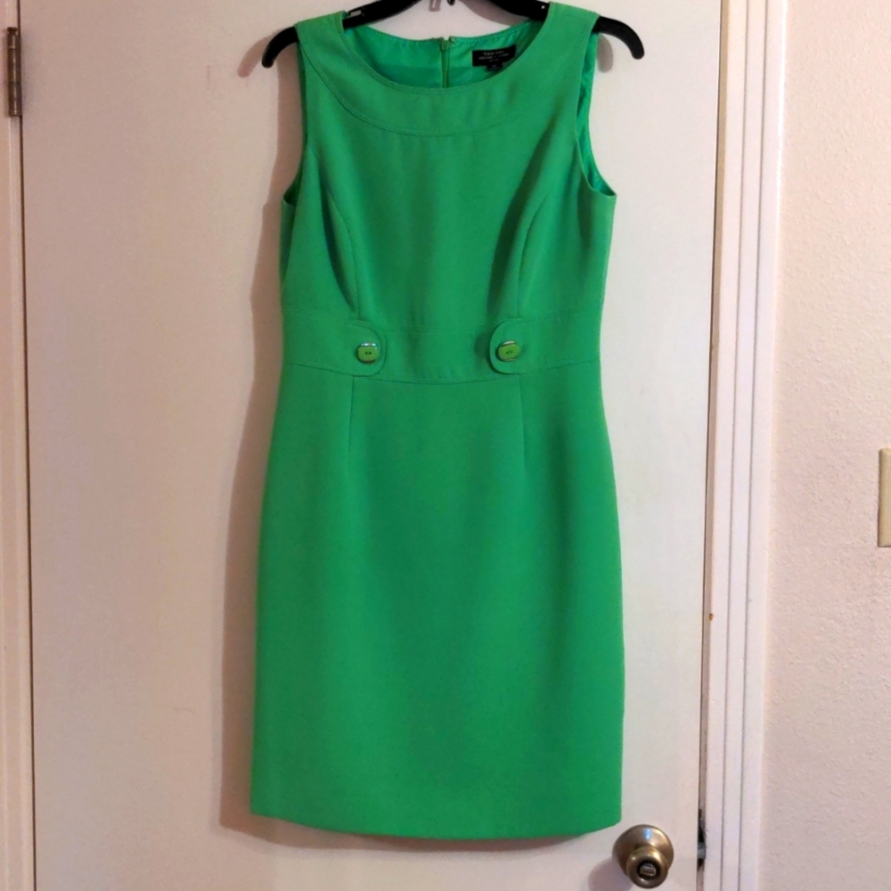 Classy Tahari bright green wiggle dress
